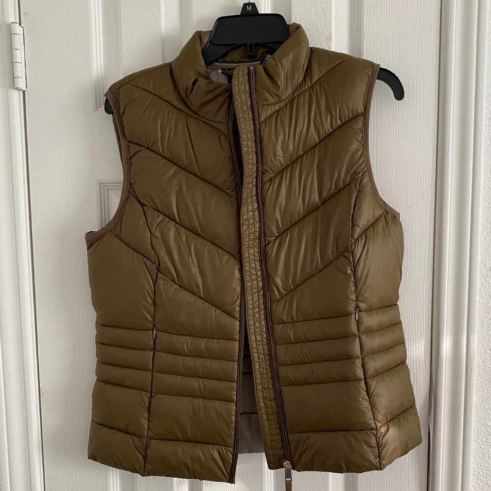 Women's Quilted Olive Puffer Vest - Sleeveless Zip Front